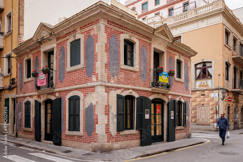 Edicifio representativo de como eran las casas originales de la Barceloneta, Barcelona