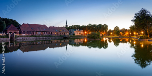 Schlossteich in Basedow am Abend im Sommer - Mecklenburgische Seenplatte