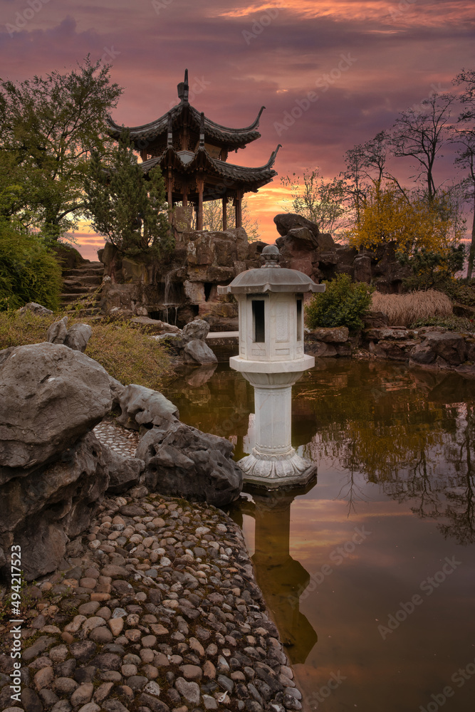 Obraz premium Chinesischer Garten Sonnenuntergang Stuttgart