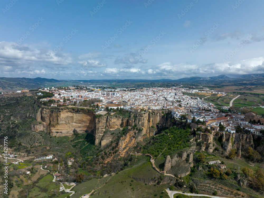 vista aérea de la ciudad monumental de Ronda en la provincia de Málaga, España