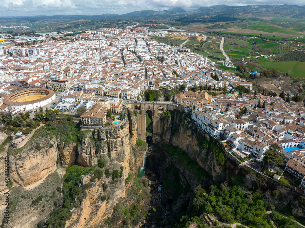 vista aérea de la ciudad monumental de Ronda en la provincia de Málaga, España