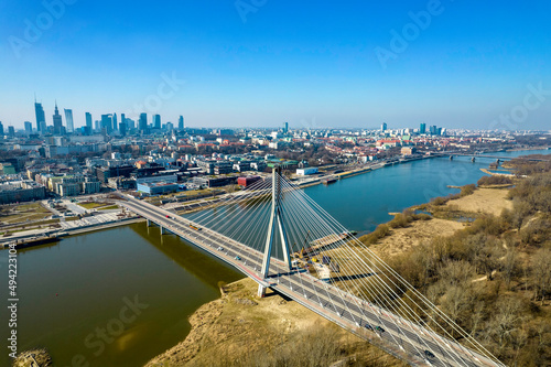 Panorama Warszawy z okolic mostu Świętokrzyskiego, widok z drona