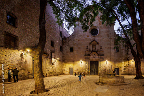 Photography Plaça Sant Felip Neri con las marcas de una bomba de la guerra civil española Ba