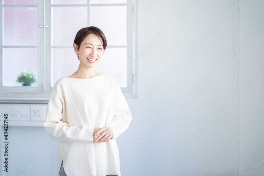 ミドル女性・笑顔 ミドル女性・笑顔