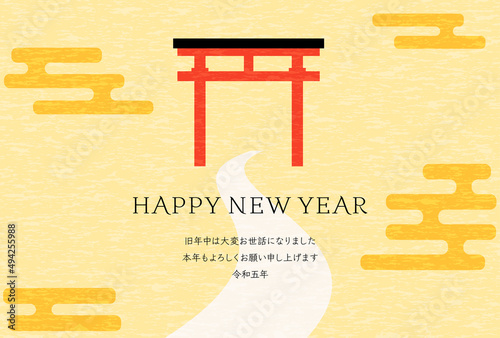 卯年の和風年賀状、和柄と初詣イメージ
