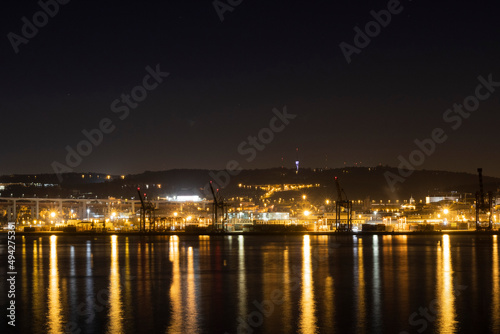 night view of the port © bruno