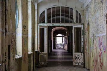 Wandcirkels Oud Ziekenhuis Beelitz Impressies van Beelitz-Heilstätten Duitsland  © Travelbee
