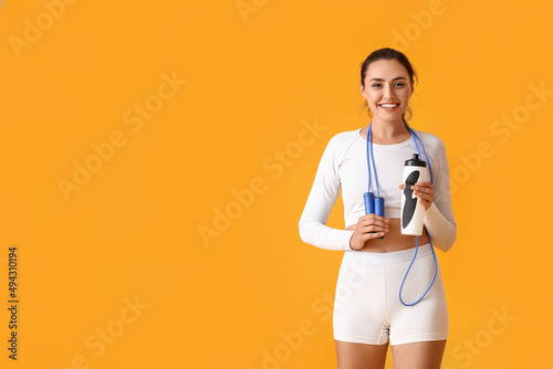 Sporty young woman with ski...