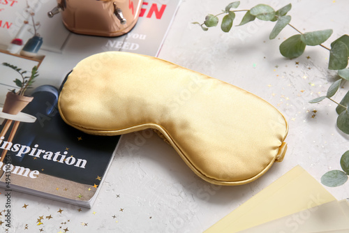 Sleep mask, magazine and al...