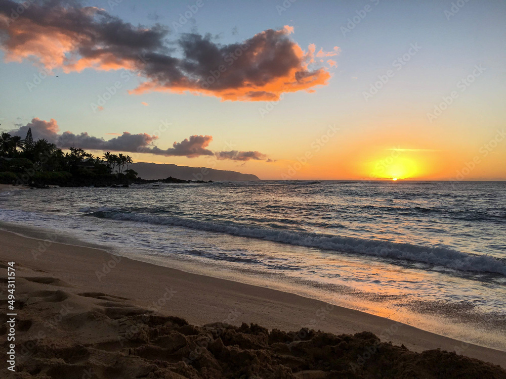 Fototapeta premium Sunset in the beach, Hawaii