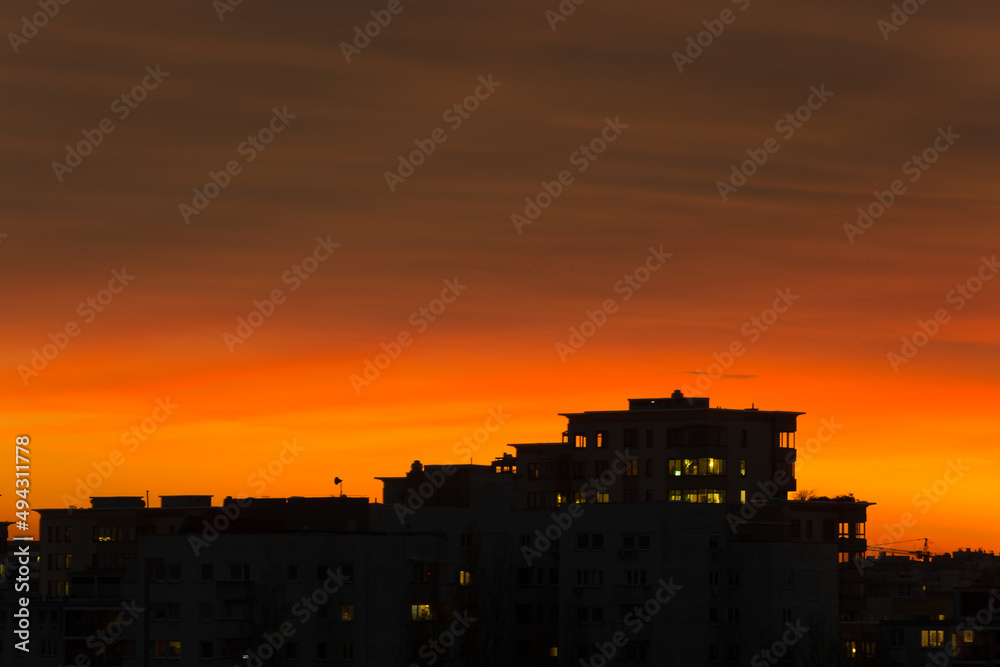 Pomarańczowy zachód słońca nad Warszawą