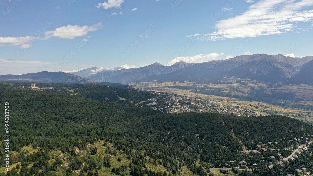 survol du massif des Pyrénées et des forets dans les Pyrénées-Orientales, sud de la France, parc naturel des Bouillouses survol du massif des Pyrénées et des forets dans les Pyrénées-Orientales, sud de la France, parc naturel des Bouillouses