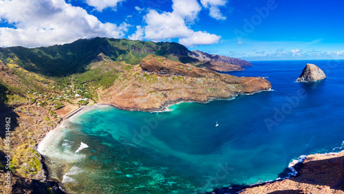image aérienne de la vallée de HANE sur l'ile de UA HUKA archipel de marquises polynesie francaise photo