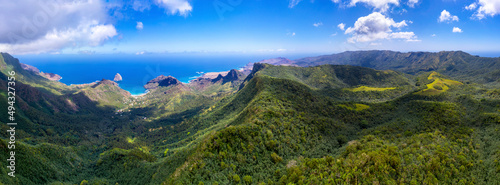 vue aérienne panoramique de l'ile de UA HUKA,archipel des marquises Polynésie francaise 
