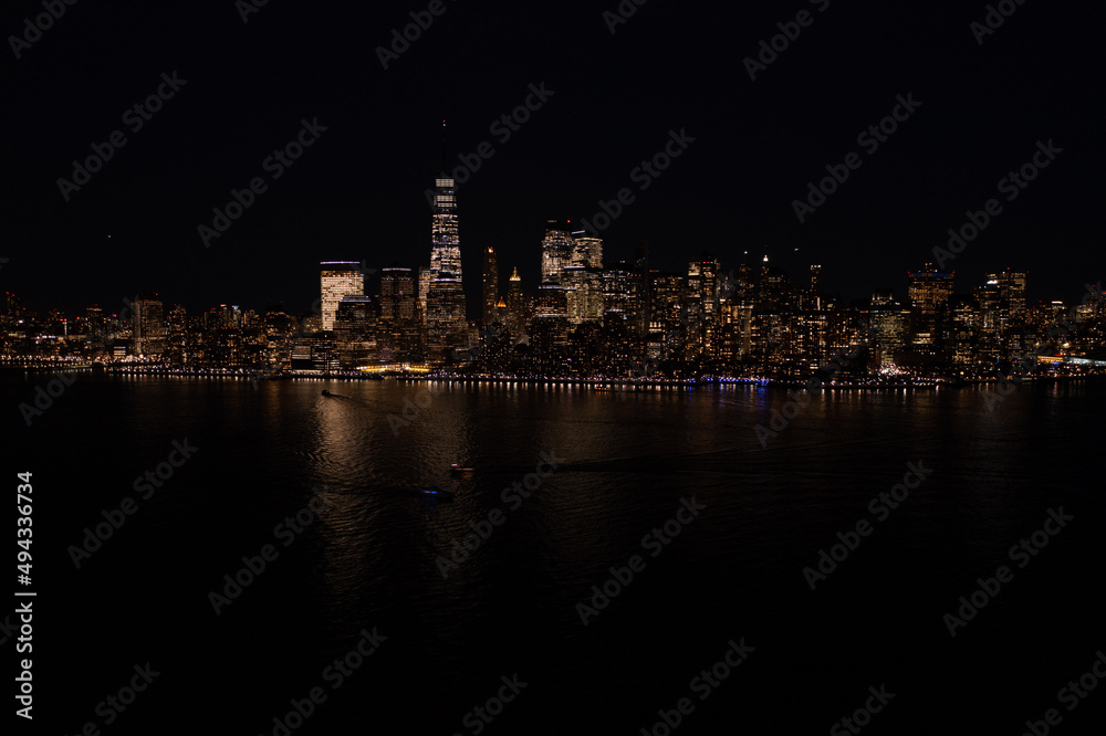 Obraz premium night over manhattan