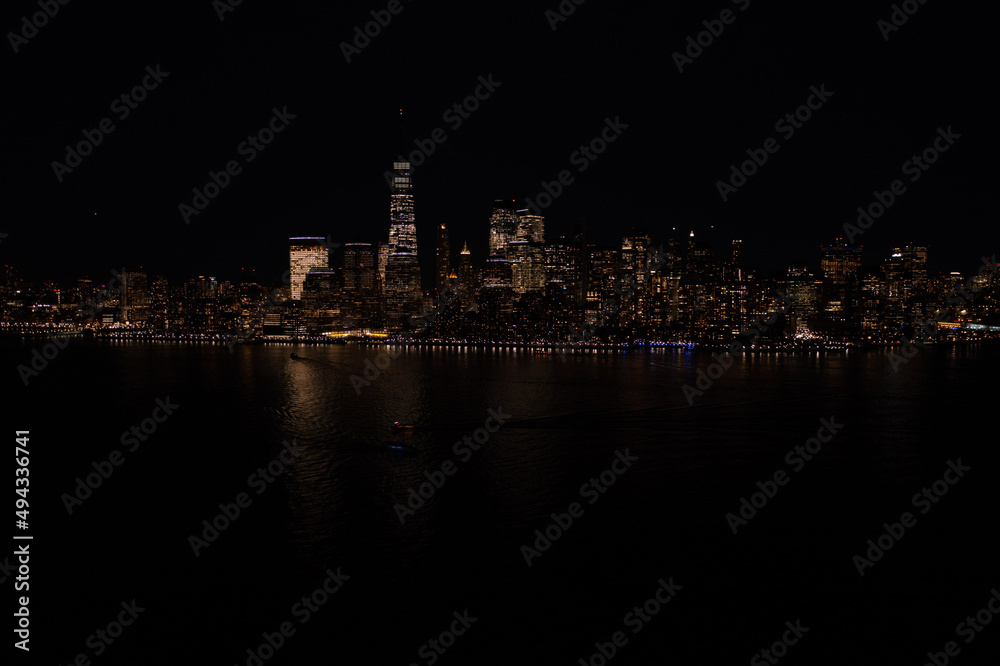 Obraz premium night over manhattan