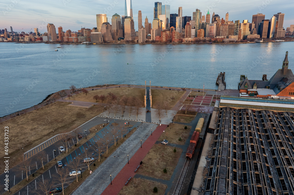 Naklejka premium sunset over manhattan