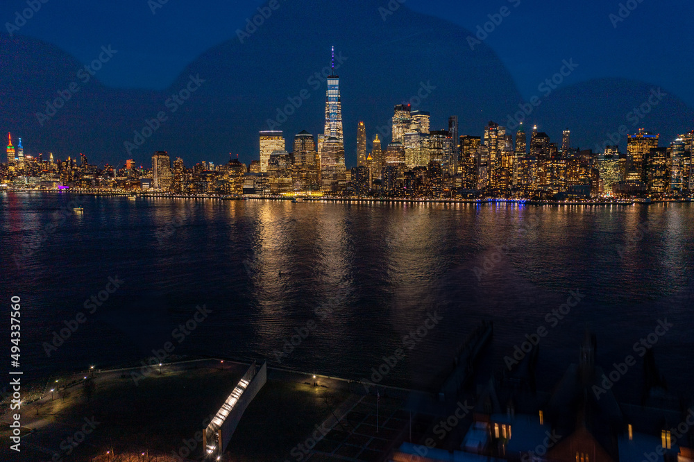 Naklejka premium sunset over manhattan
