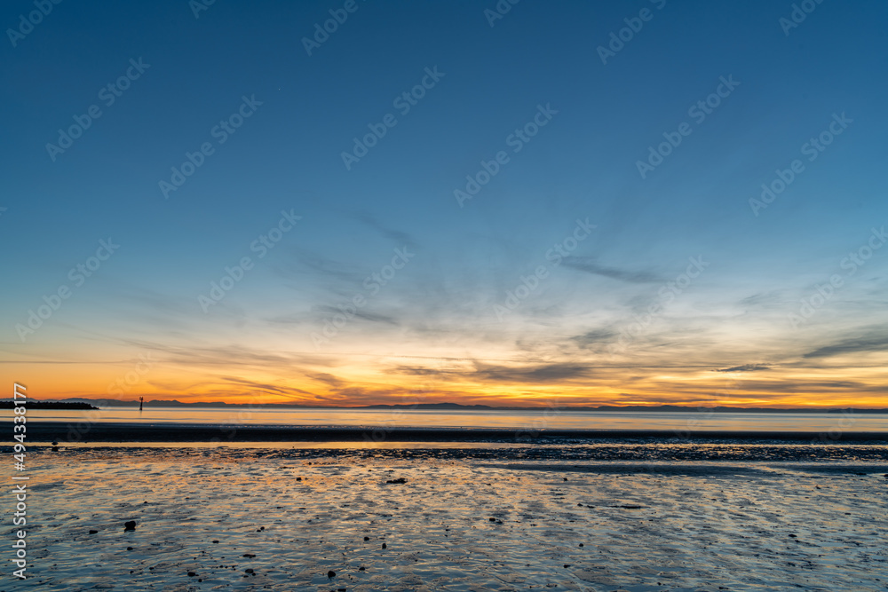 Naklejka premium sunset over the sea