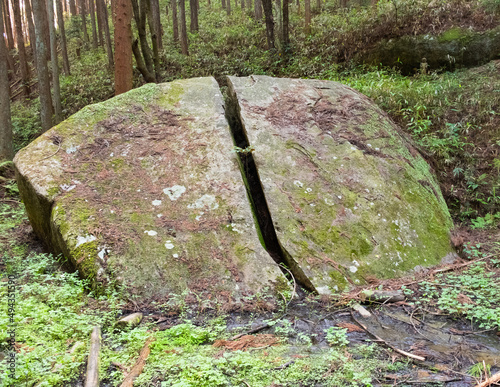 The dragon's split boulder, or 