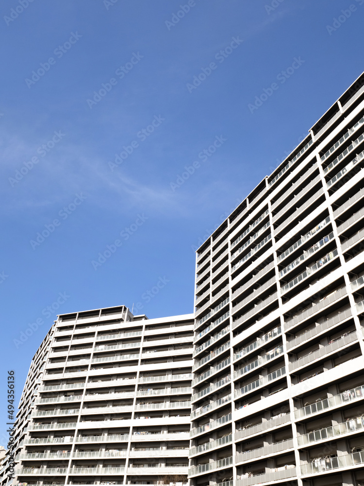 住宅街の大型マンション