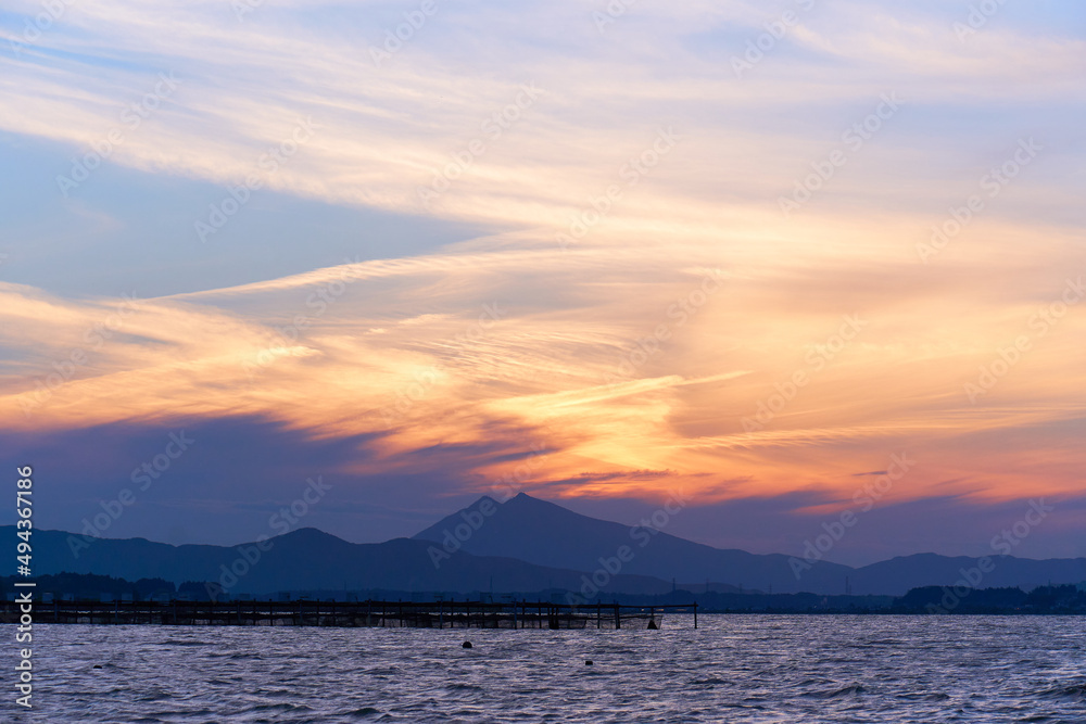 霞ヶ浦と筑波山とダイナミックな空の夕景