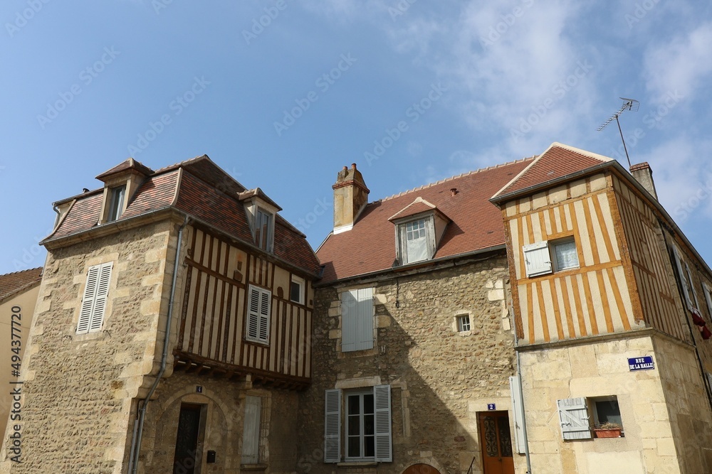 Maison typique, vue de l'extérieur, ville de Avallon, département de l'Yonne, France