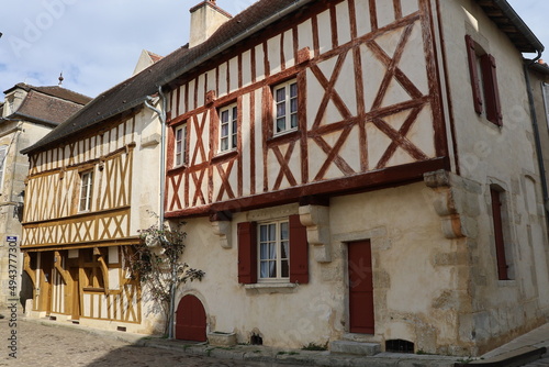 Maison typique, vue de l'extérieur, ville de Avallon, département de l'Yonne, France