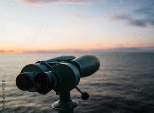 Foto binoculars on sunset