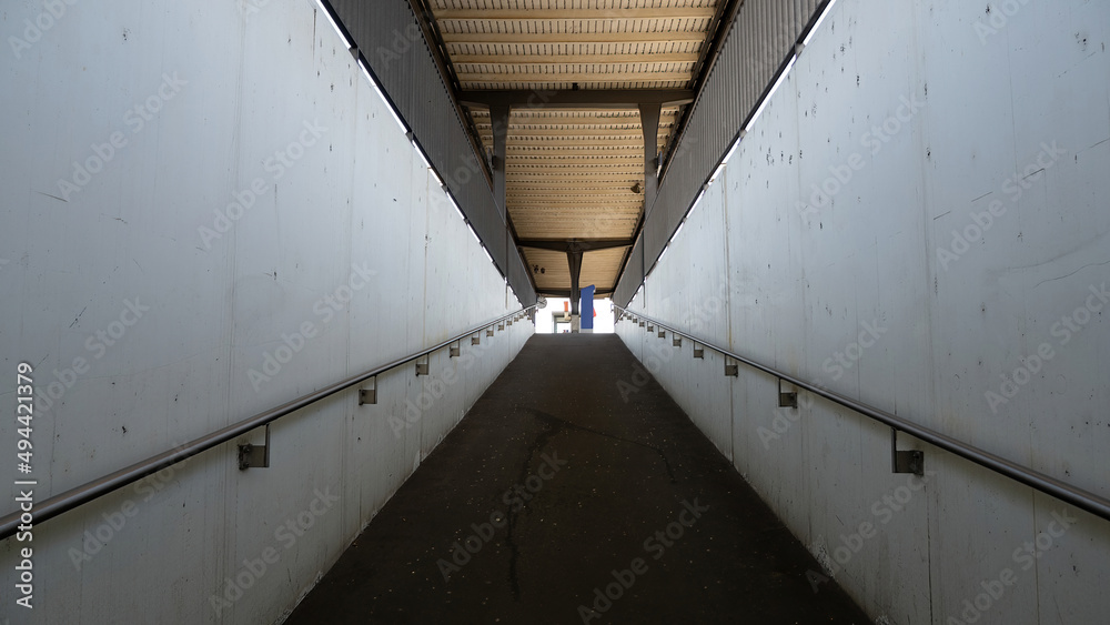 Obraz premium An underpass at a small train station 