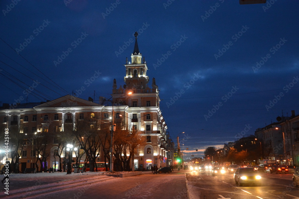 Obraz premium Residential building with a tower in the evening light in the city of Komsomolsk-on-Amur