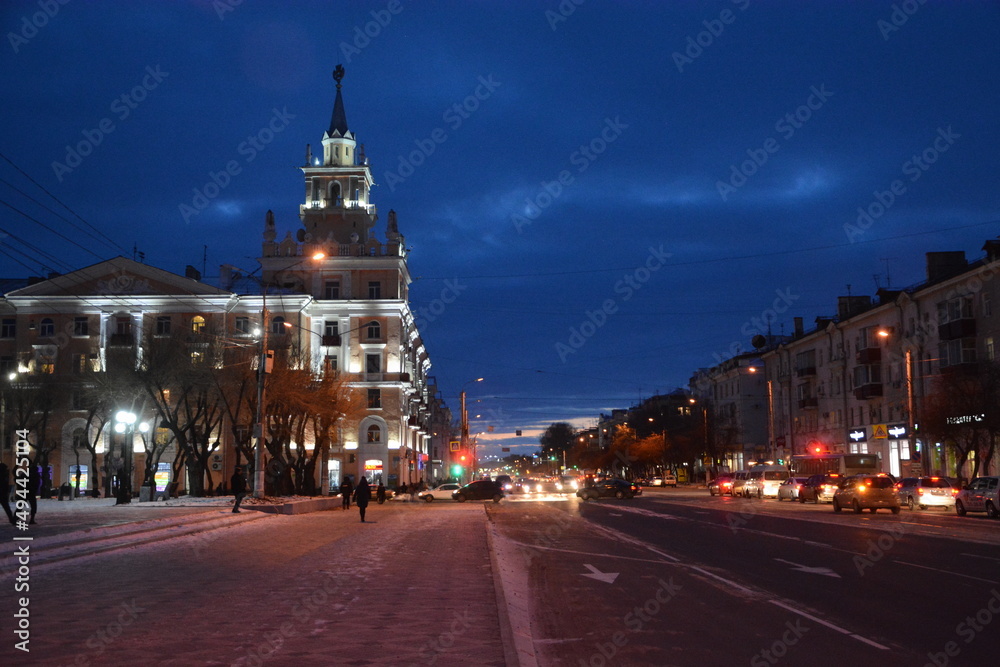 Obraz premium Residential building with a tower in the evening light in the city of Komsomolsk-on-Amur