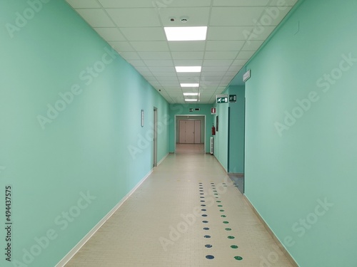empty and clean modern hospital corridor Fototapeta