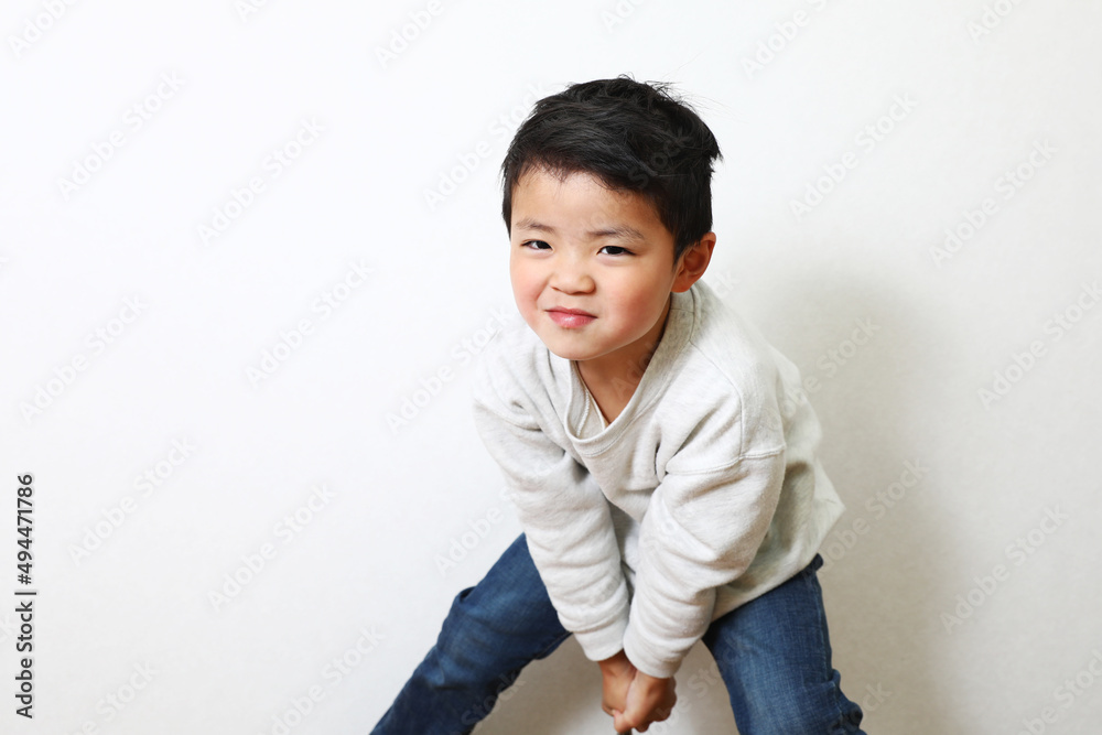 ダイナミックに叫んで、シャウトしている男の子。 ダイナミックに叫んで、シャウトしている男の子。