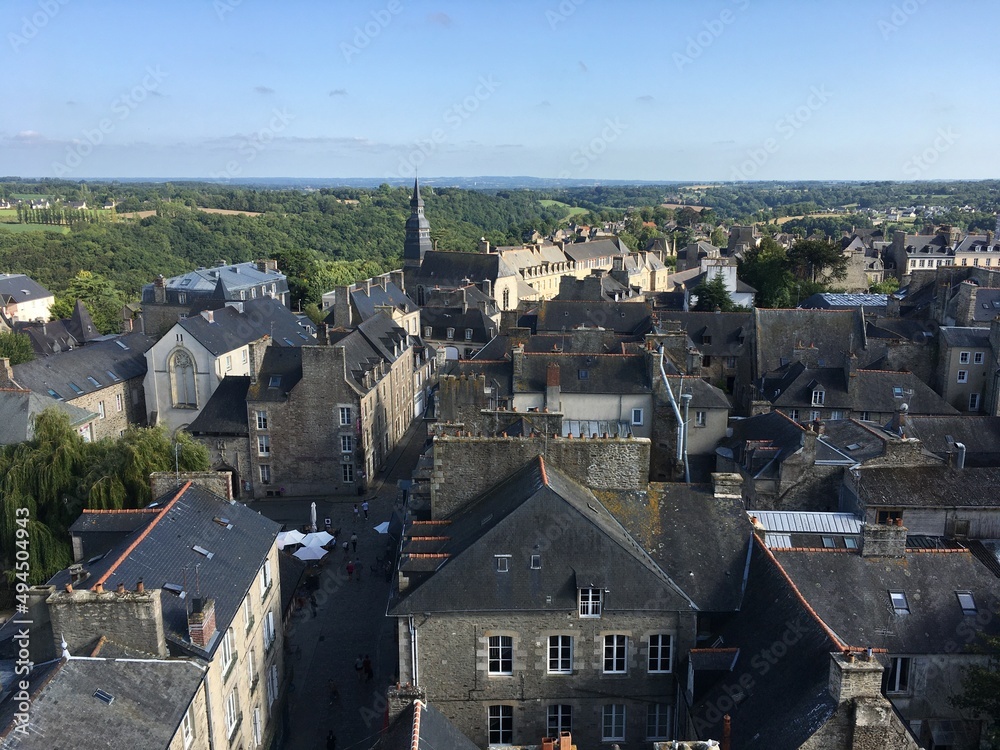 Altstadt von Dinan in der Bretagne, Frankreich. Wunderschöner Ausblick.