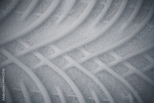 Reifenspuren im Schnee