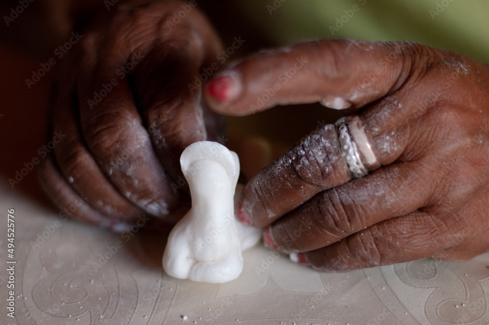 fabricação artesanal de alfenim, doce tradicional da festa junina no brasil fabricação artesanal de alfenim, doce tradicional da festa junina no brasil