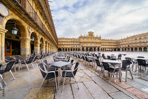 Plaza Mayor de Salamanca with tables and chairs to sit outdoors and enjoy its surroundings and architecture.