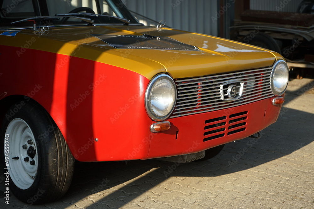 Glast 1204 TS Tourenwagen der Sechziger Jahre bei Sonnenschein am 20.03