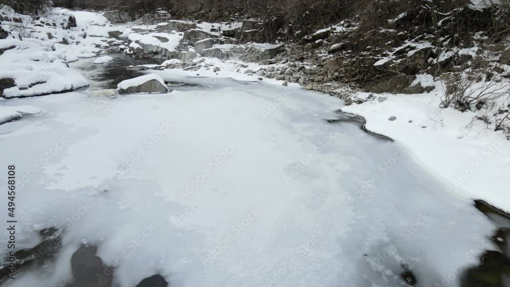 水の流れ 小川 長野県上松町 日本 水の流れ 小川 長野県上松町 日本