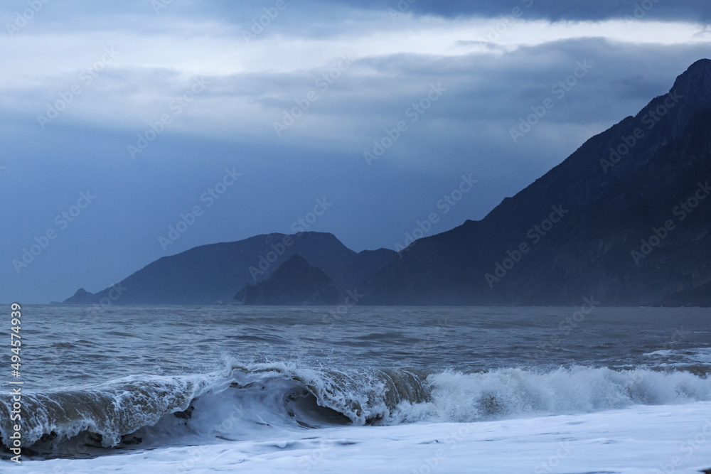 Obraz premium Mediterranean coast in Turkey, Antalya, mountains, sea, blue water, sun, waves.