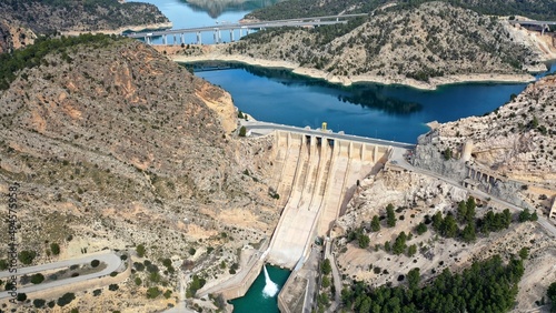 lac artificiel et barrage hydroélectrique de Contreras en Espagne, communauté de Valence photo