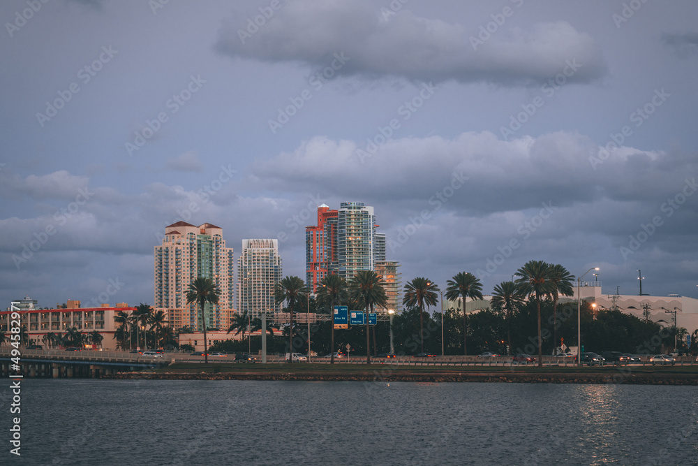 Obraz premium city harbour bridge miami beach florida sky clouds palms trees 
