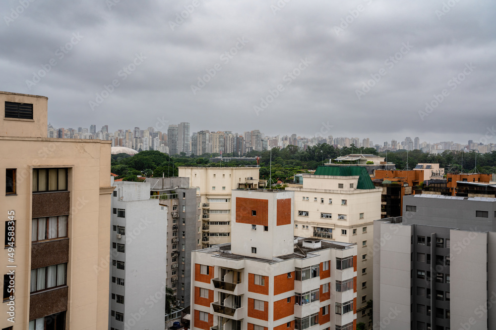 Bairro Jardins e Vila Olímpia em São Paulo Capital. Arquitetura e movimento urbano no dia a dia da cidade. Março 2022.