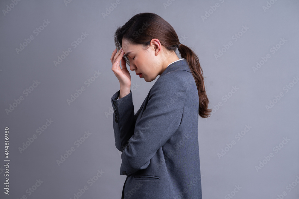 Portrait of a beautiful Asian businesswoman on a gray background Portrait of a beautiful Asian businesswoman on a gray background