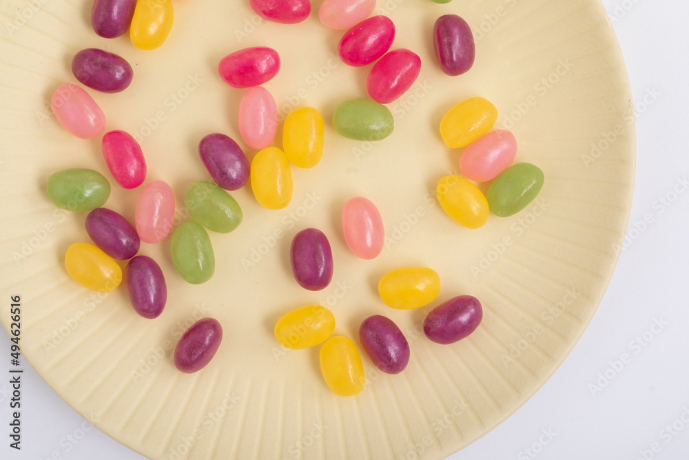 お皿に並んだグミ　gummies 