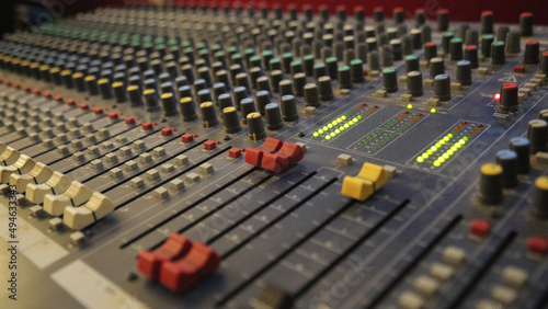 audio mixing console