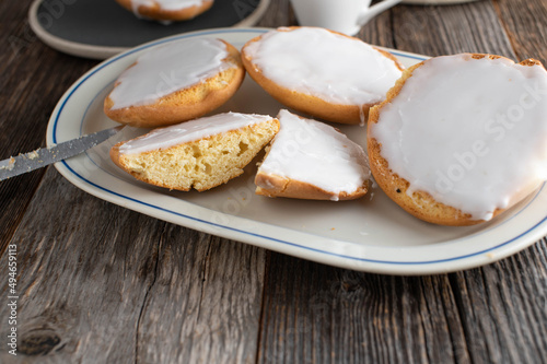 Americaner pastry. Traditional german smal sponge cakes with sugar icing