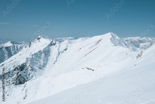 雪山の登山風景
