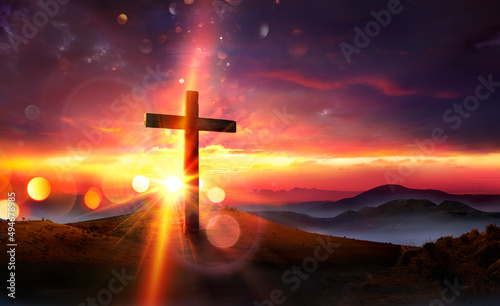 Foto Crucifixion At Sunset Of Jesus Christ - Cross On Hill - Abstract Flare Effect An